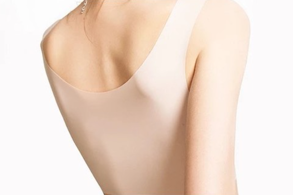 內衣服飾